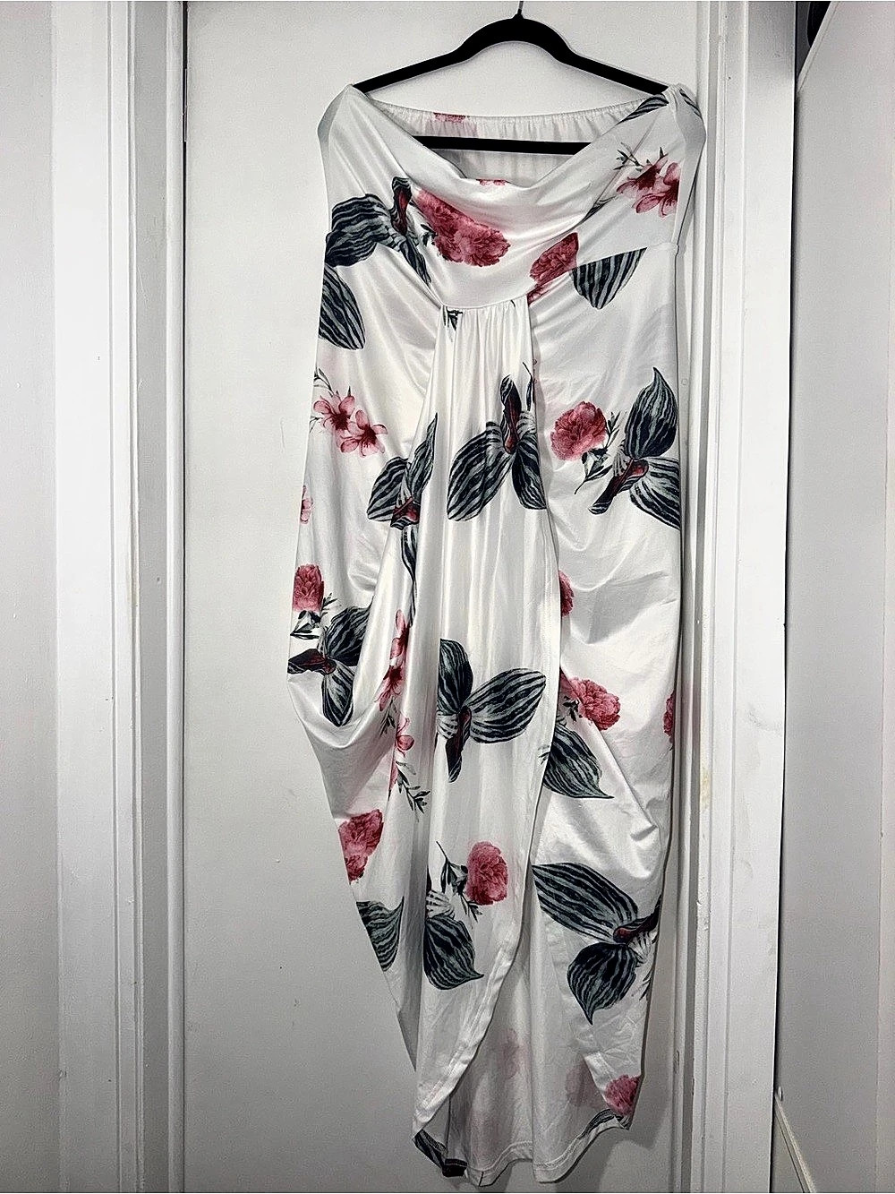 NEW Floral Maxi Dress Size Medium NWT